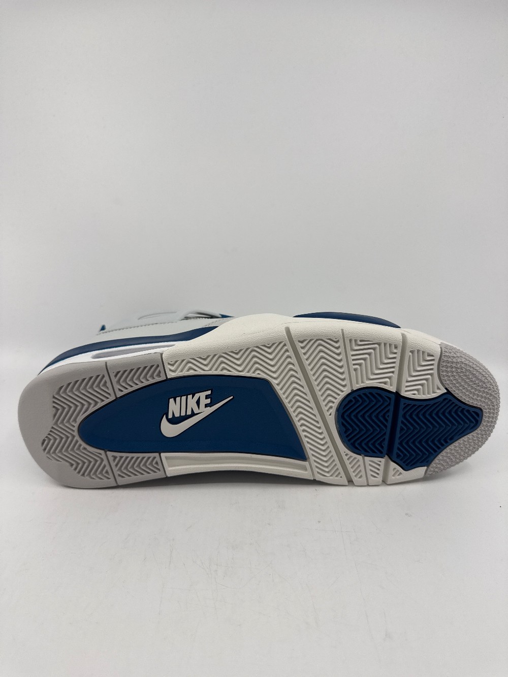AJ 4 - MILITARY BLUE (2024)