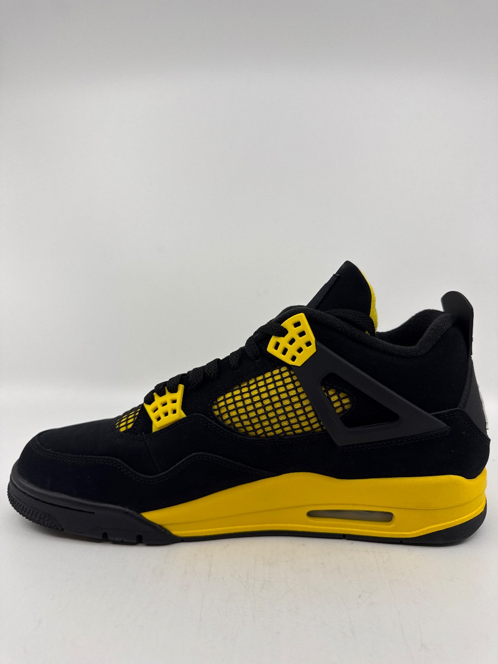 AJ 4 - THUNDER (2023)