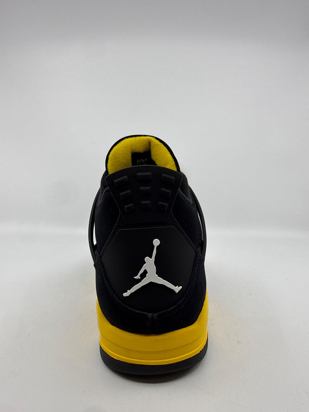 AJ 4 - THUNDER (2023)