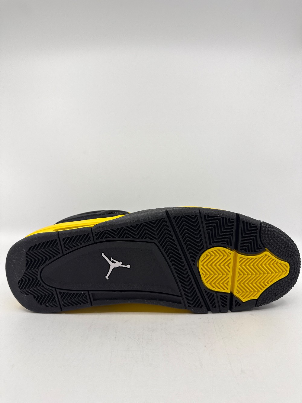 AJ 4 - THUNDER (2023)