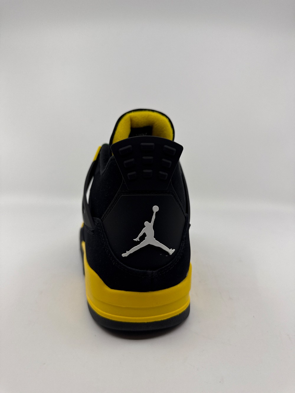 AJ 4 - THUNDER (2023)