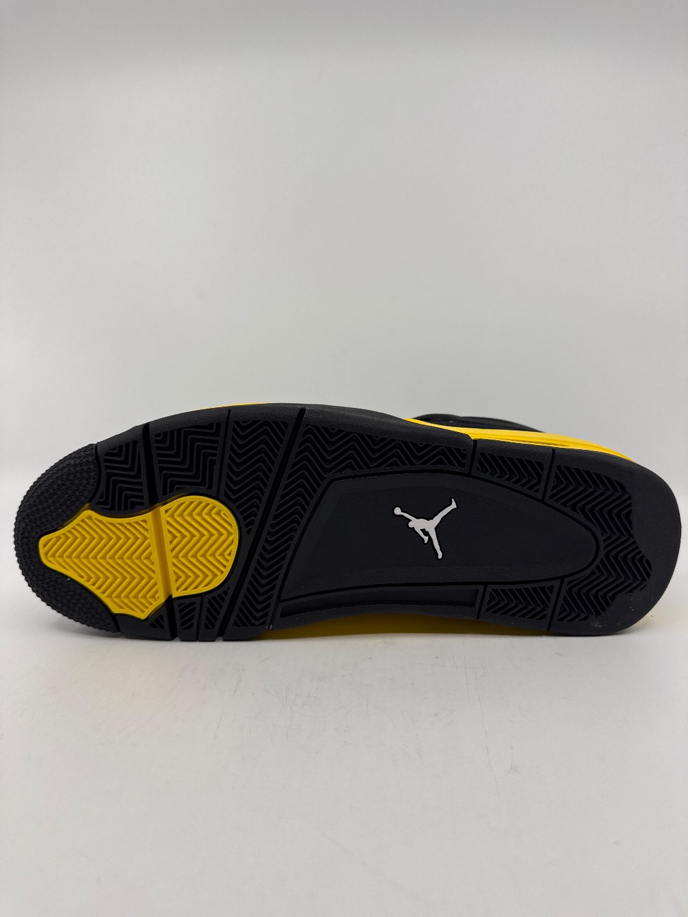 AJ 4 - THUNDER (2023)