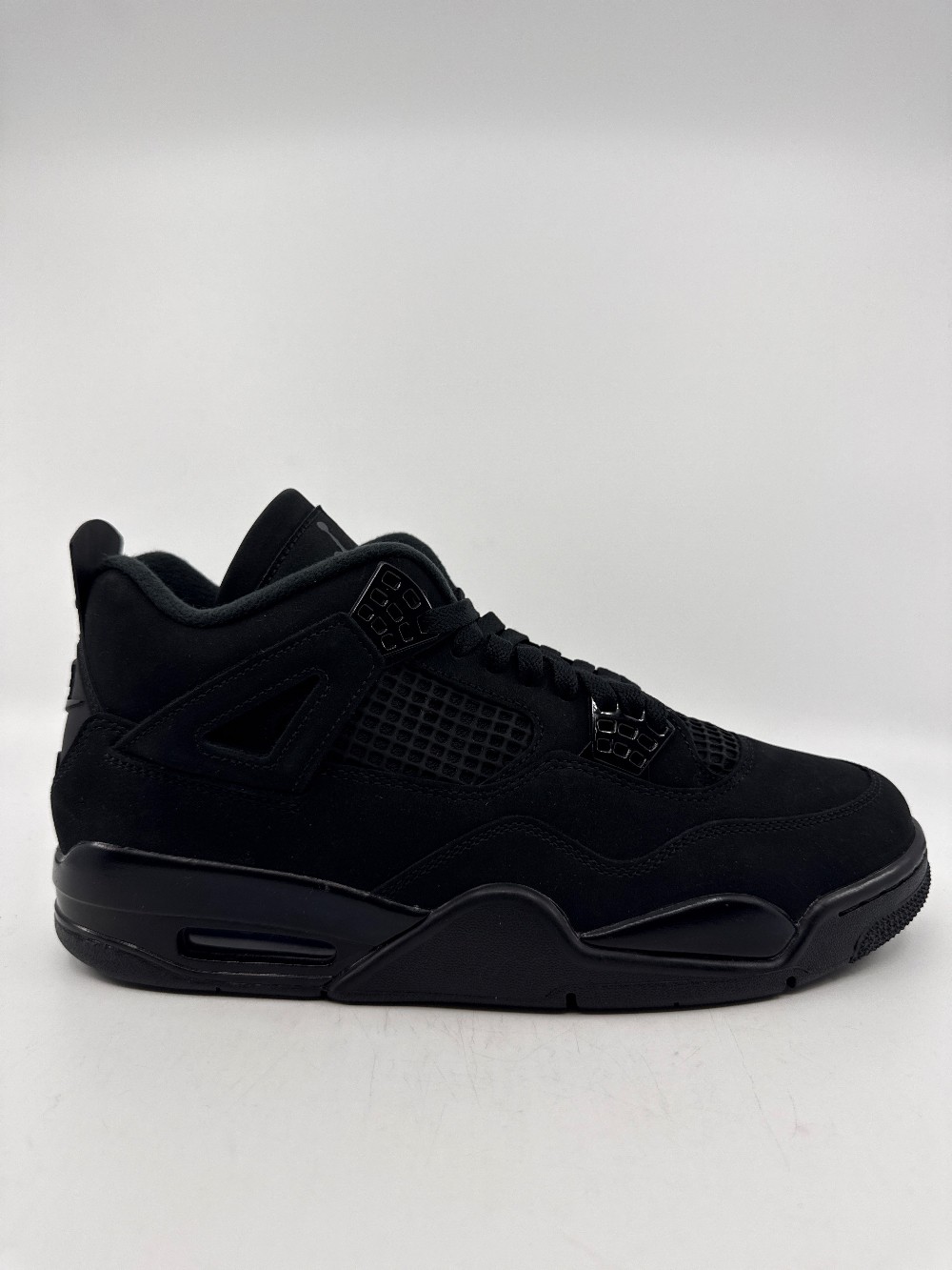 AJ 4 - BLACK CAT (2025)