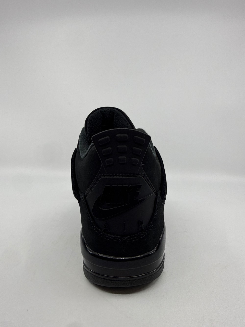 AJ 4 - BLACK CAT (2025)