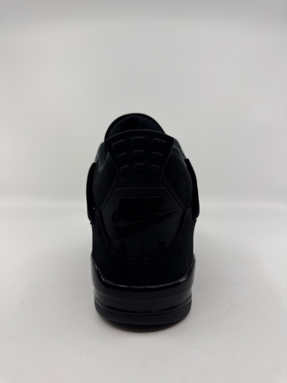 AJ 4 - BLACK CAT (2025)