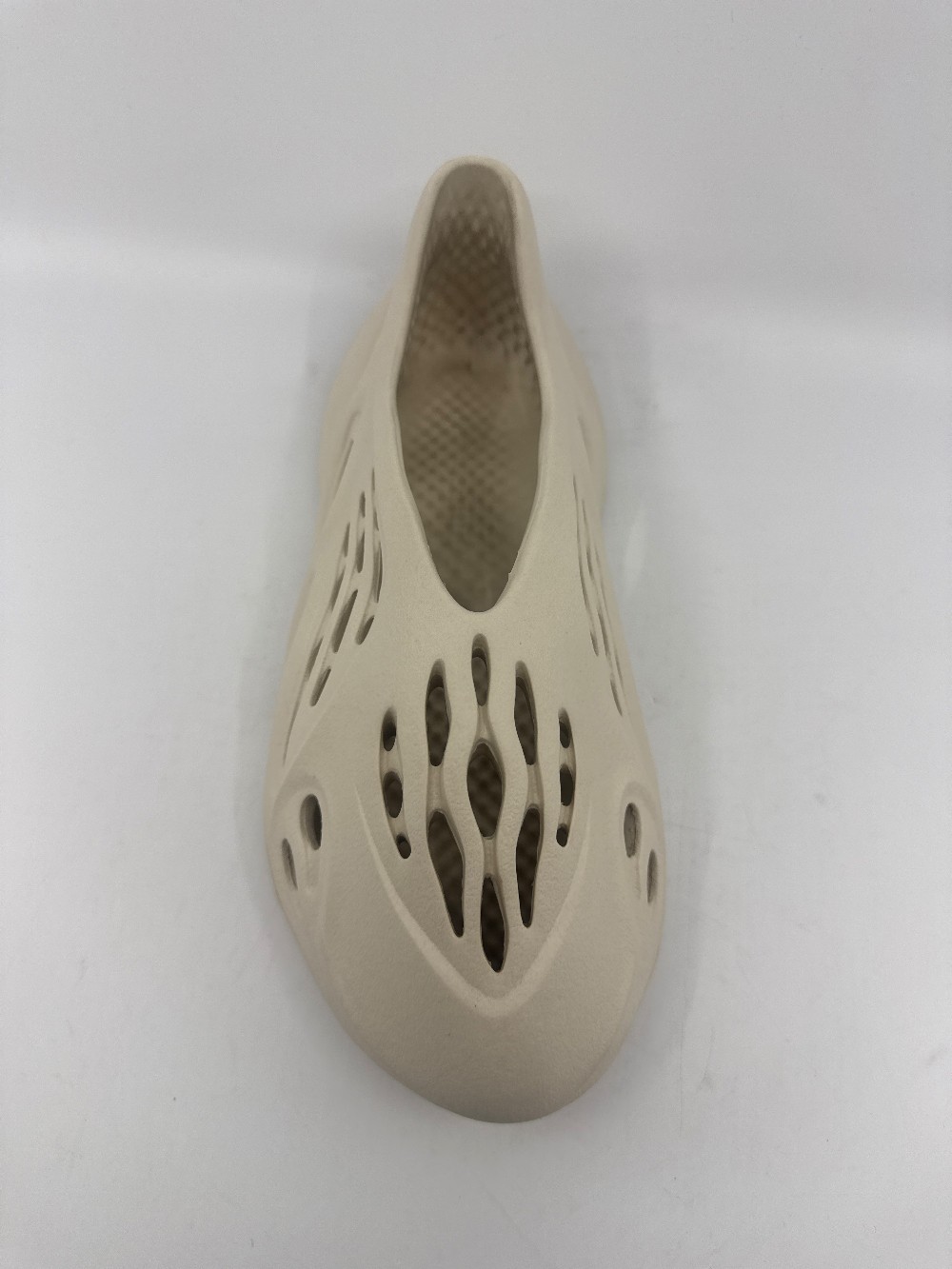 *USED* YEEZY FOAM RUNNER - SAND