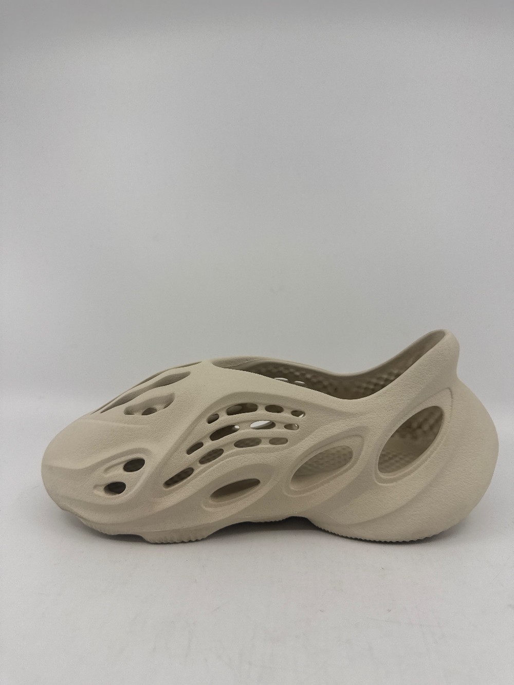*USED* YEEZY FOAM RUNNER - SAND