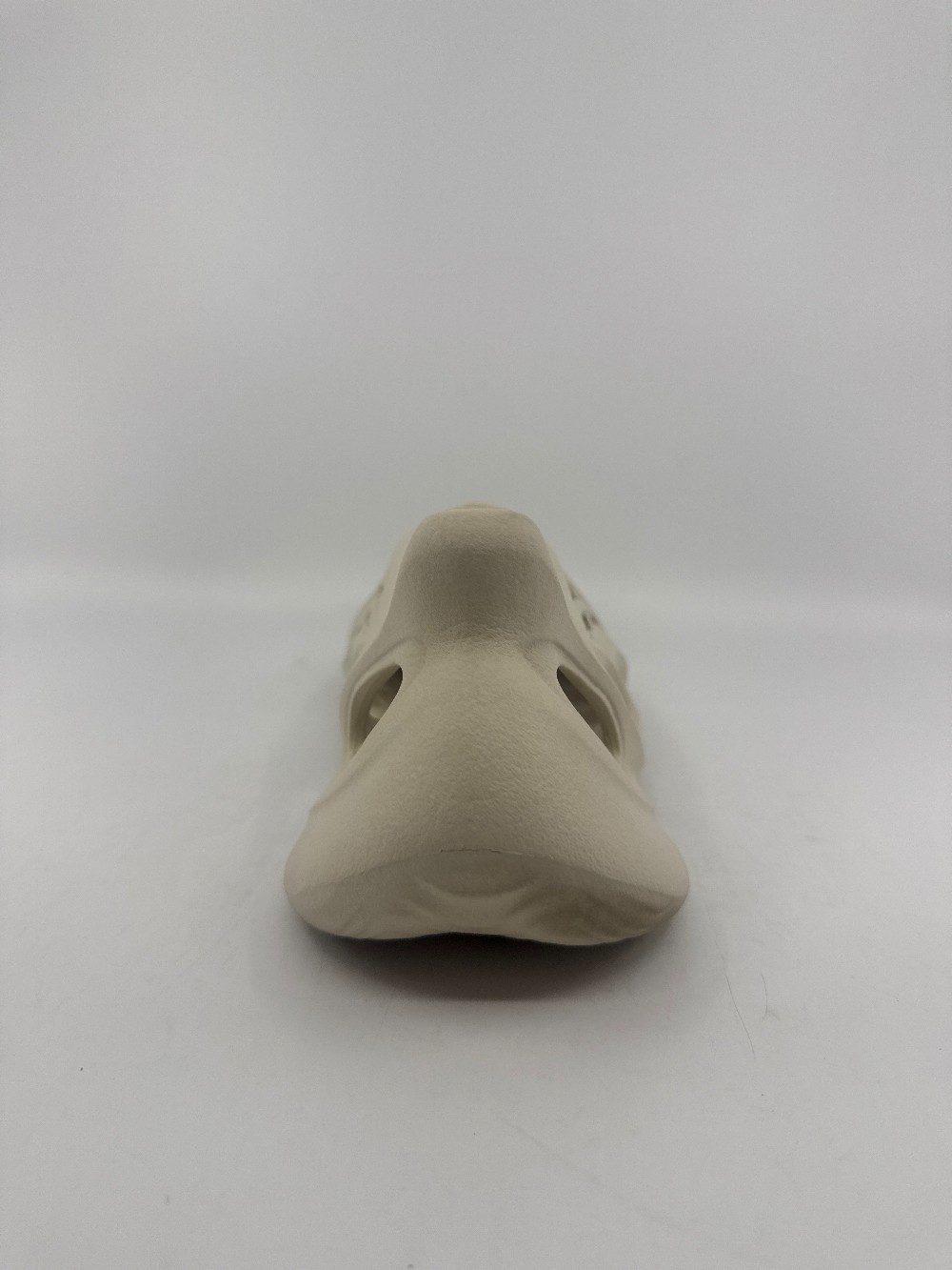 *USED* YEEZY FOAM RUNNER - SAND