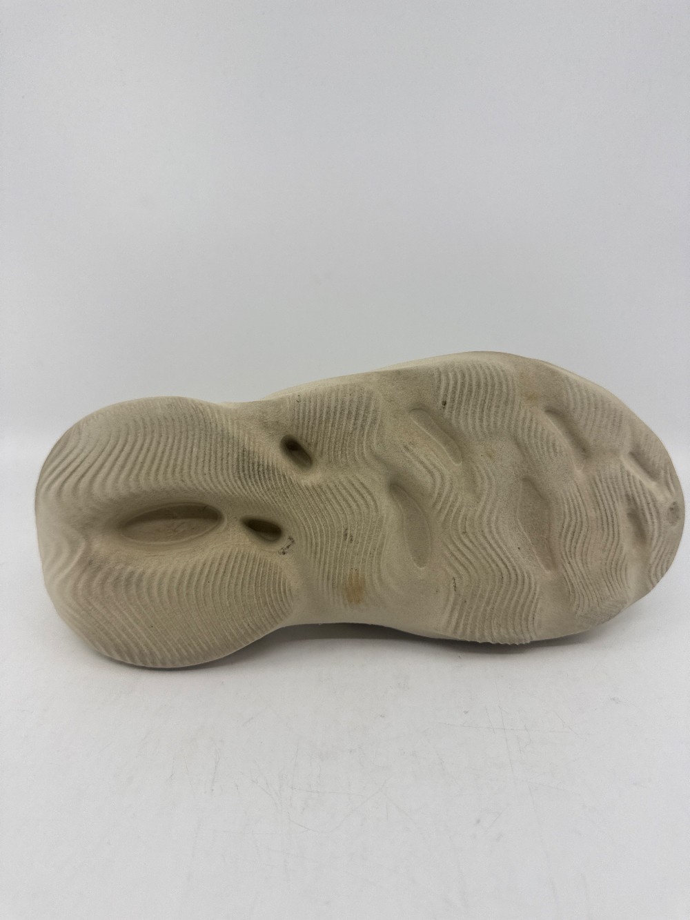 *USED* YEEZY FOAM RUNNER - SAND