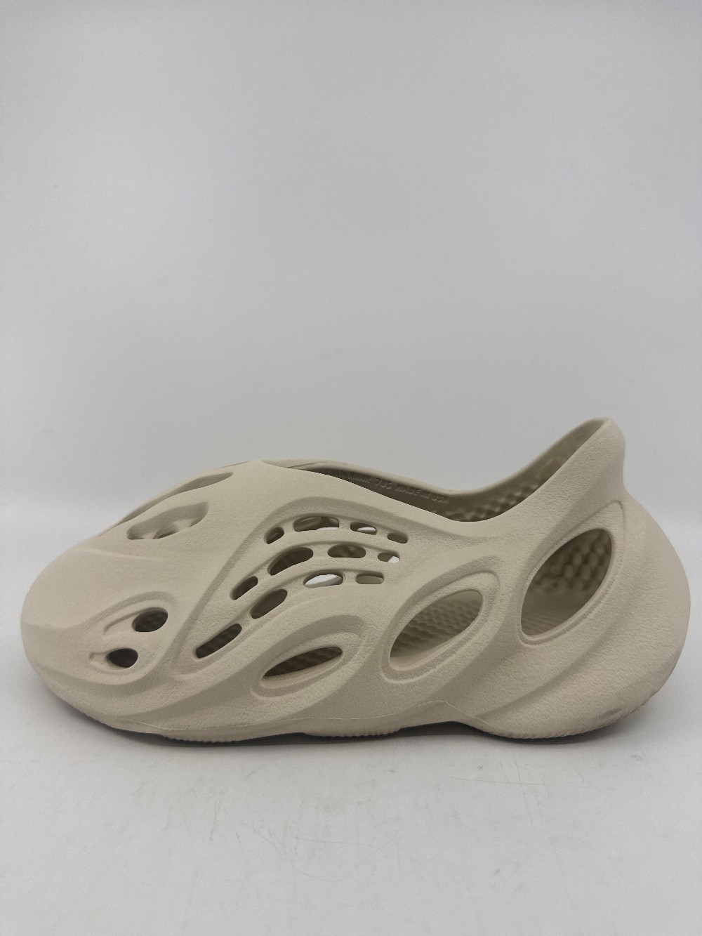 *USED* YEEZY FOAM RUNNER - SAND