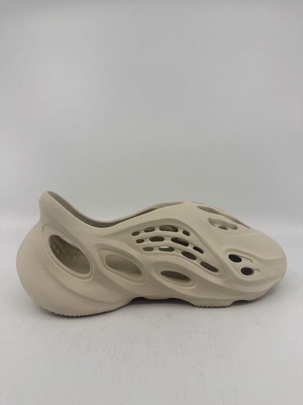 *USED* YEEZY FOAM RUNNER - SAND