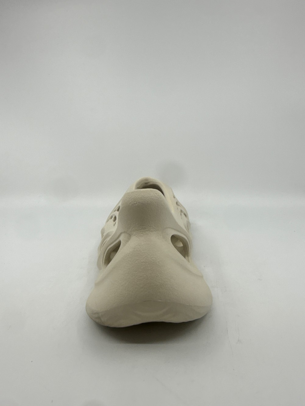 *USED* YEEZY FOAM RUNNER - SAND