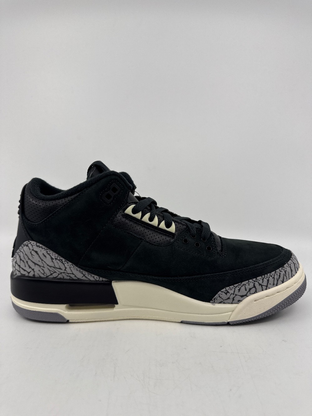 AJ 3 (W) - OFF NOIR