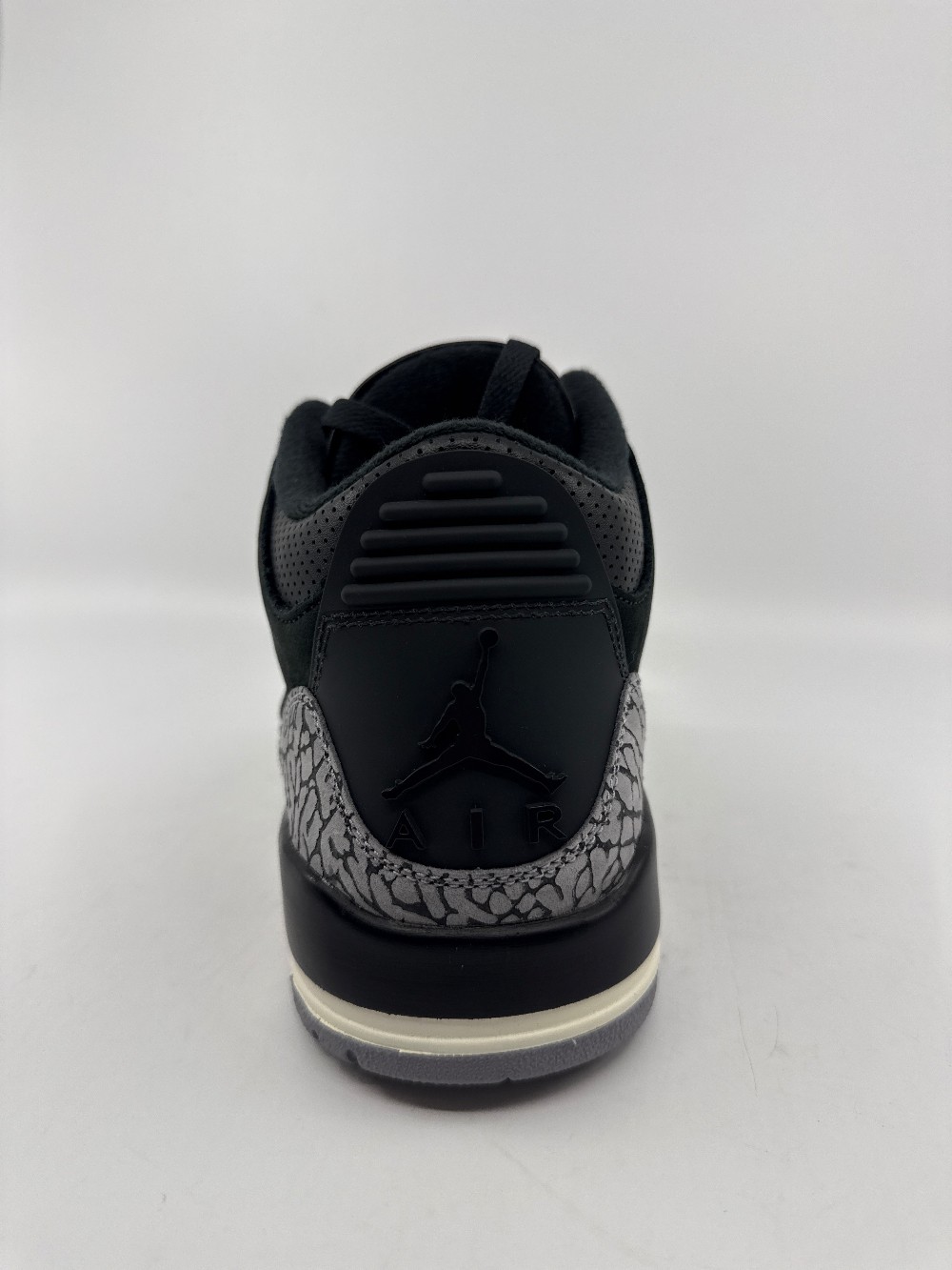 AJ 3 (W) - OFF NOIR