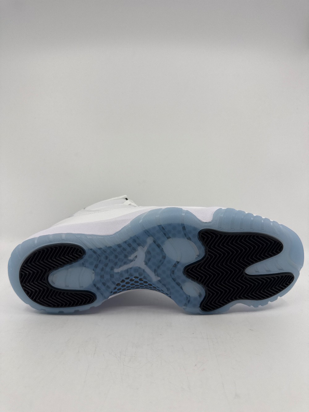 AJ 11 - LEGEND BLUE (2024)
