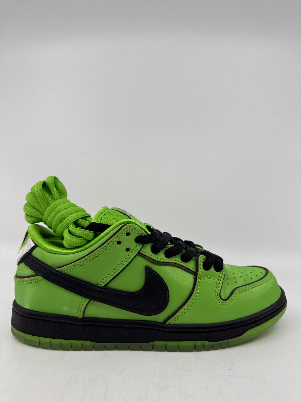 *VNDS* NIKE SB DUNK LOW X THE POWERPUFF GIRLS - BUTTERCUP
