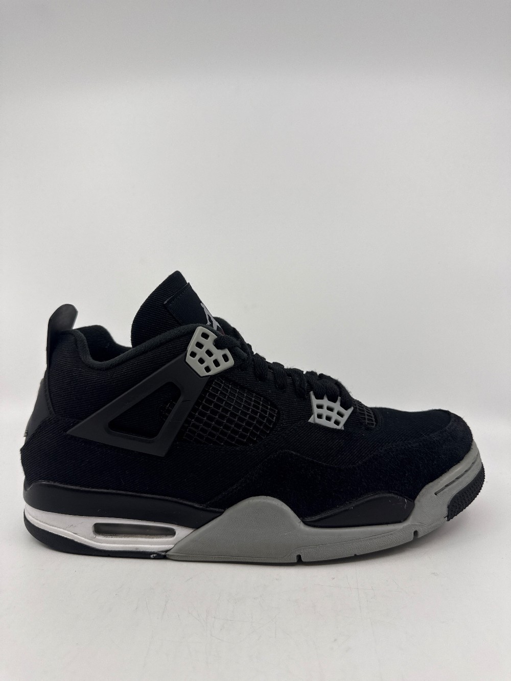 *USED* AJ 4 SE - BLACK CANVAS