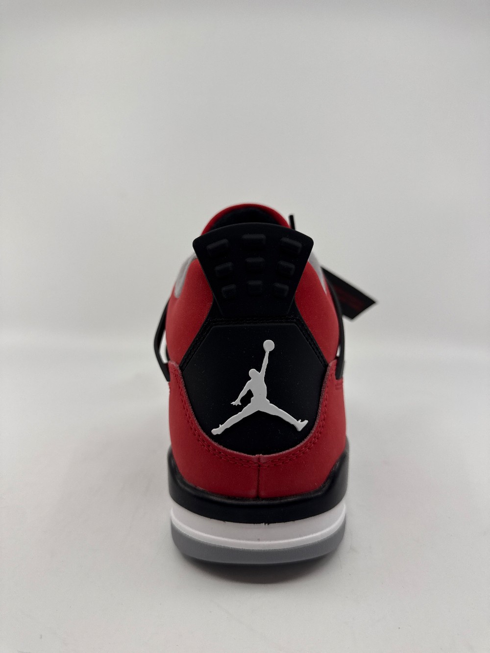 AJ 4 - TORO BRAVO (2026)