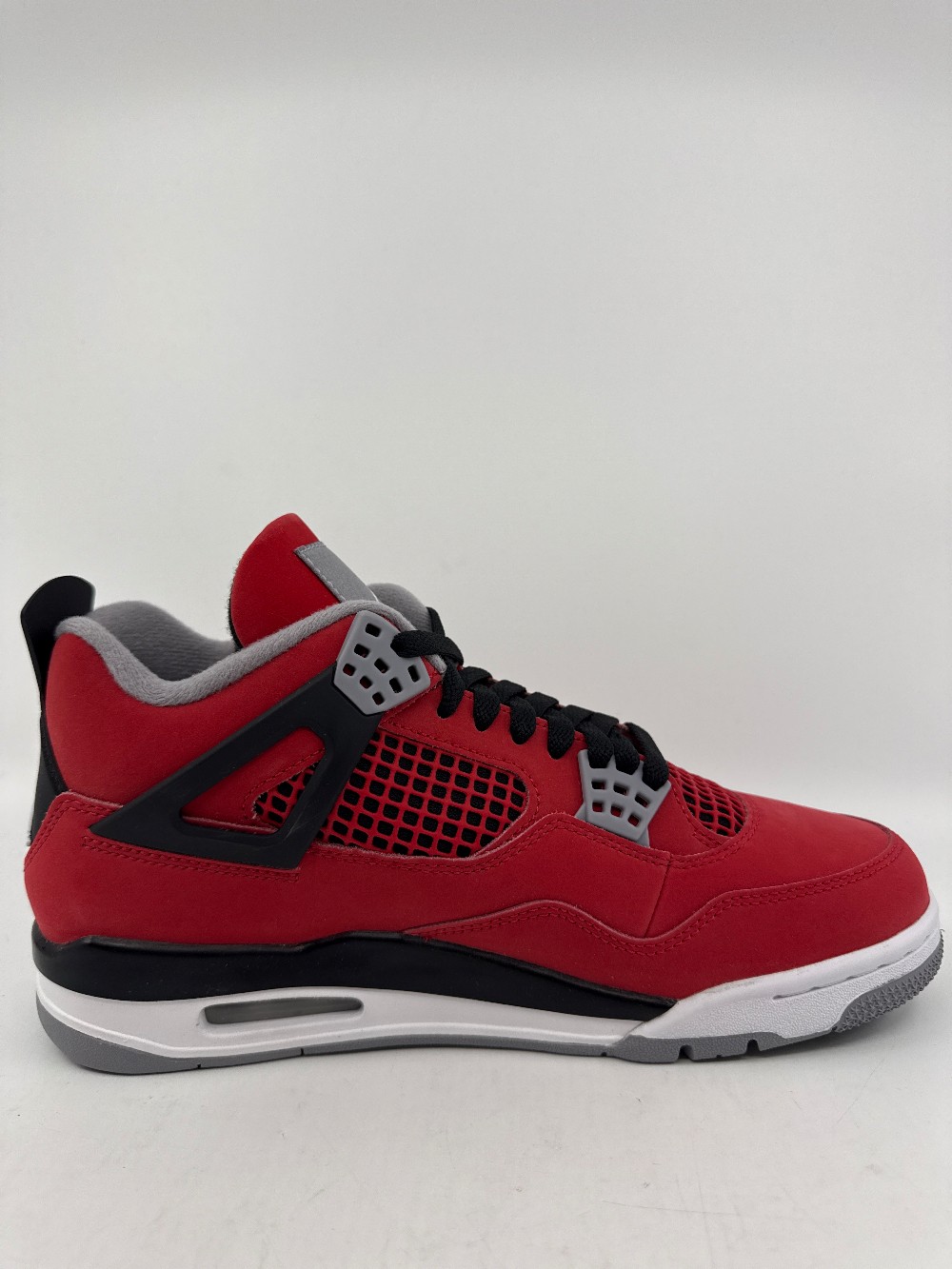AJ 4 - TORO BRAVO (2026)