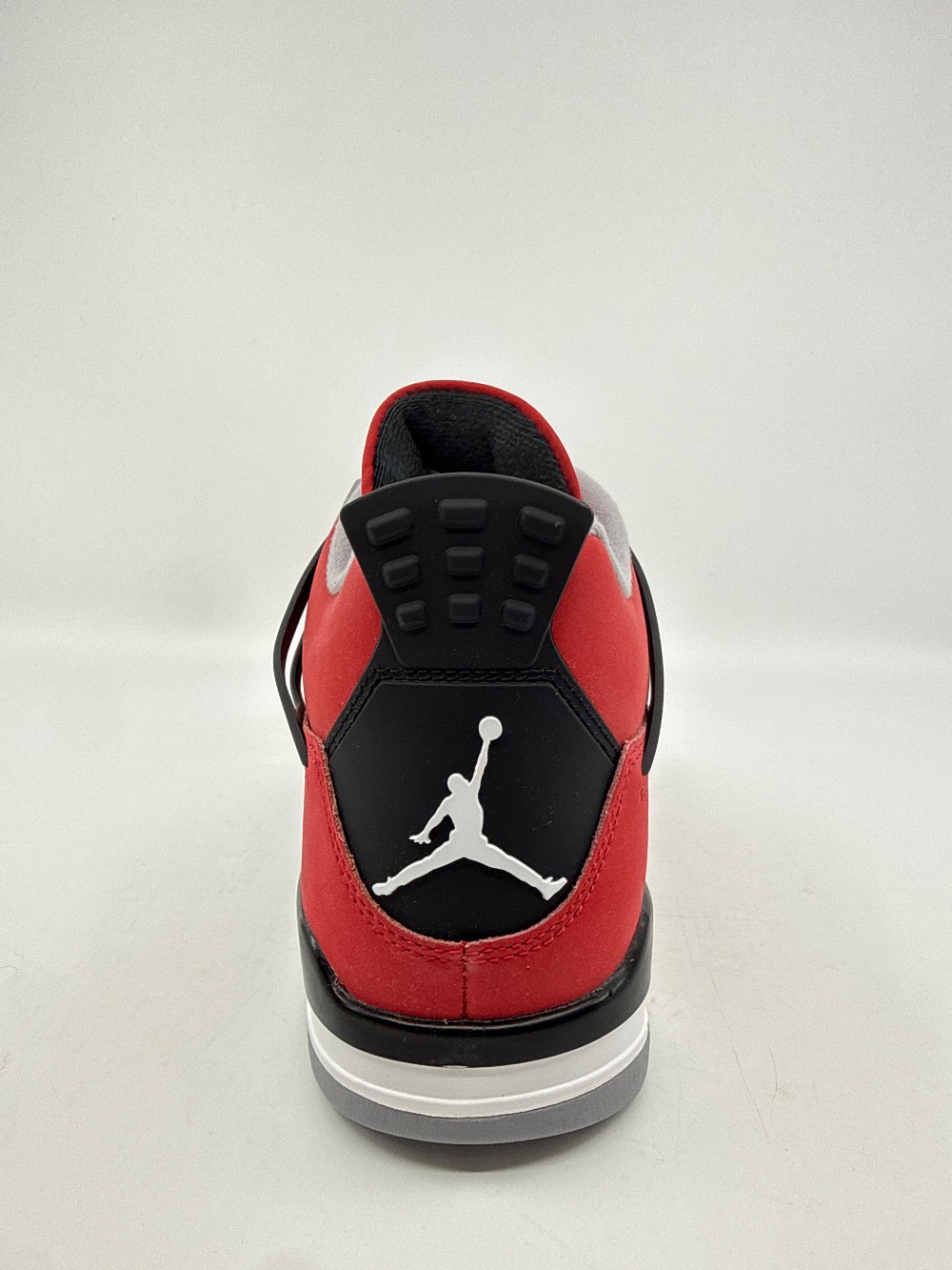 AJ 4 - TORO BRAVO (2026)