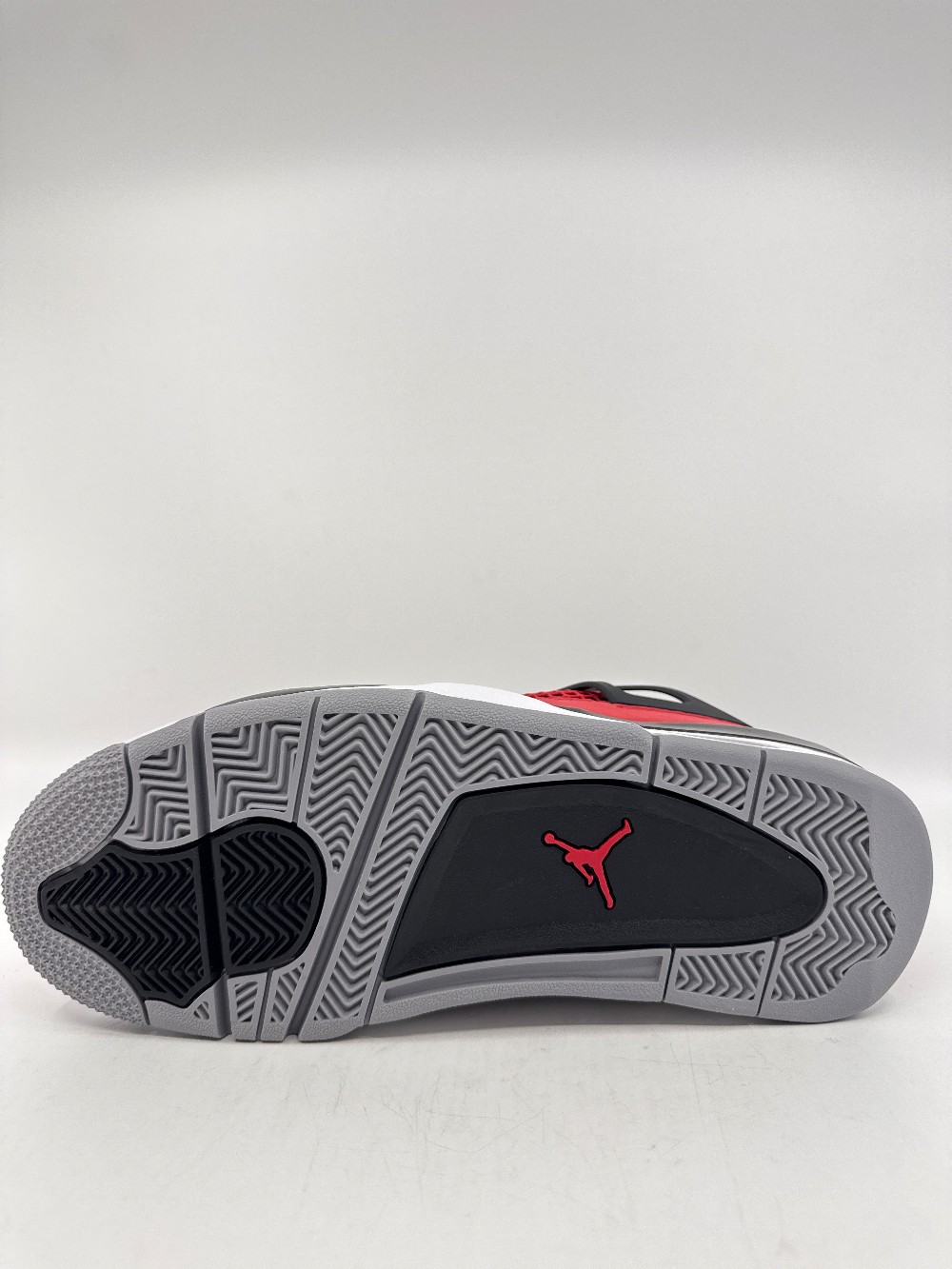 AJ 4 - TORO BRAVO (2026)
