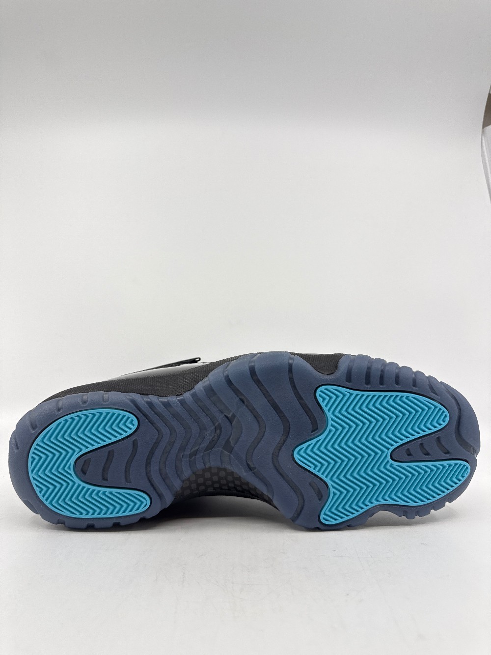 AJ 11 - GAMMA BLUE (2025)