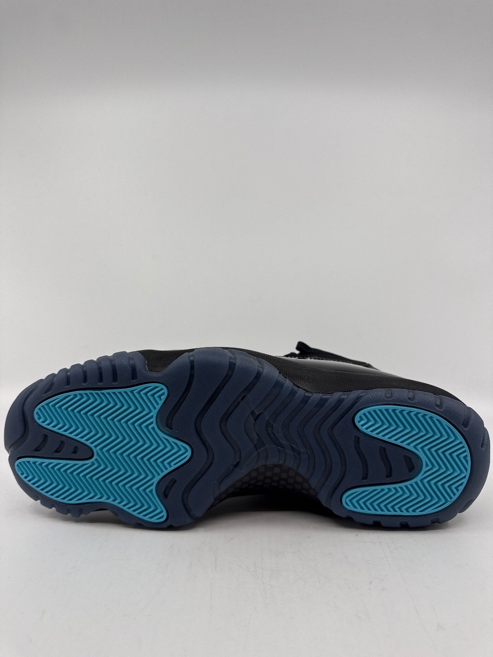 AJ 11 - GAMMA BLUE (2025)