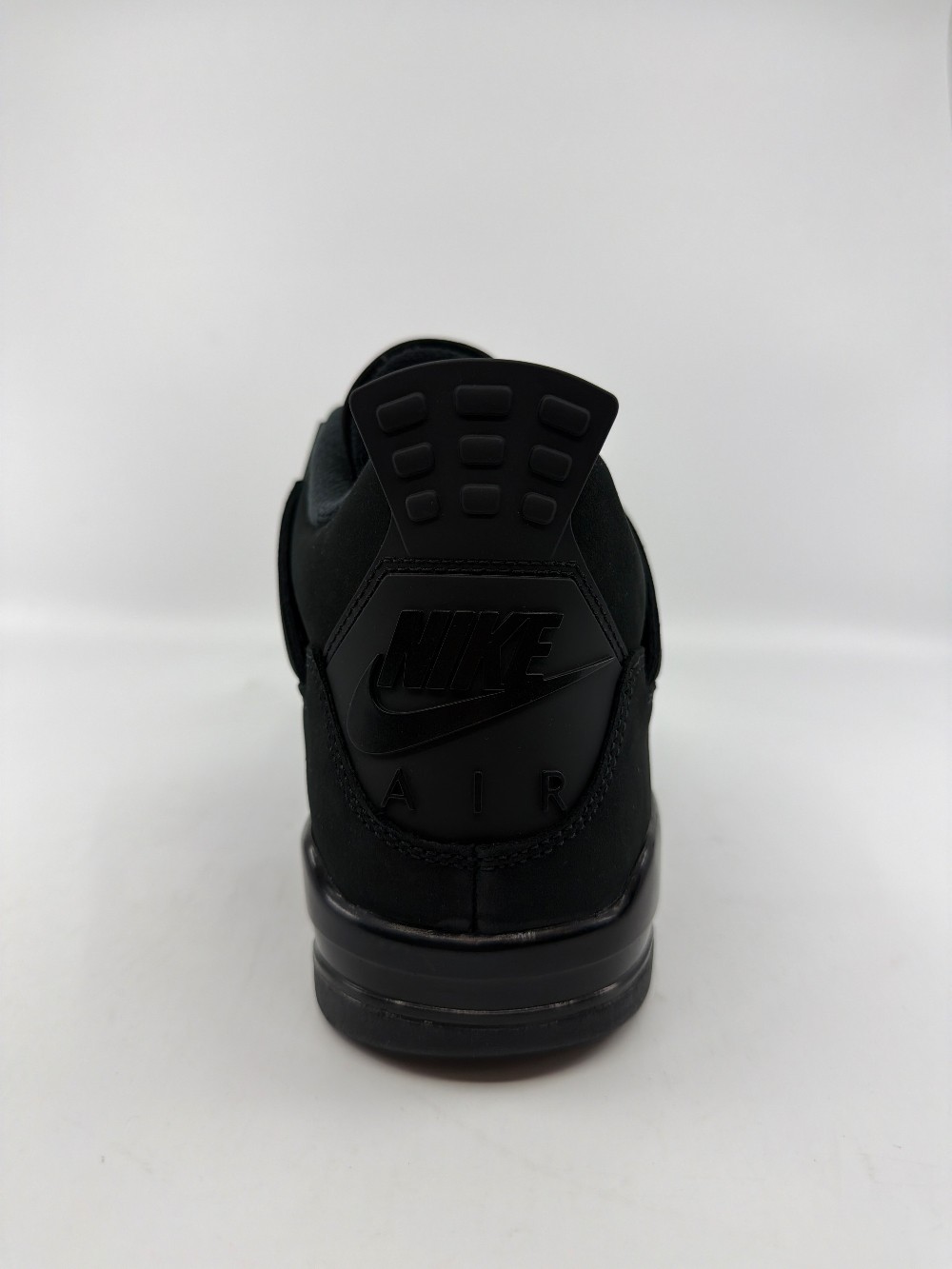 AJ 4 - BLACK CAT (2025)