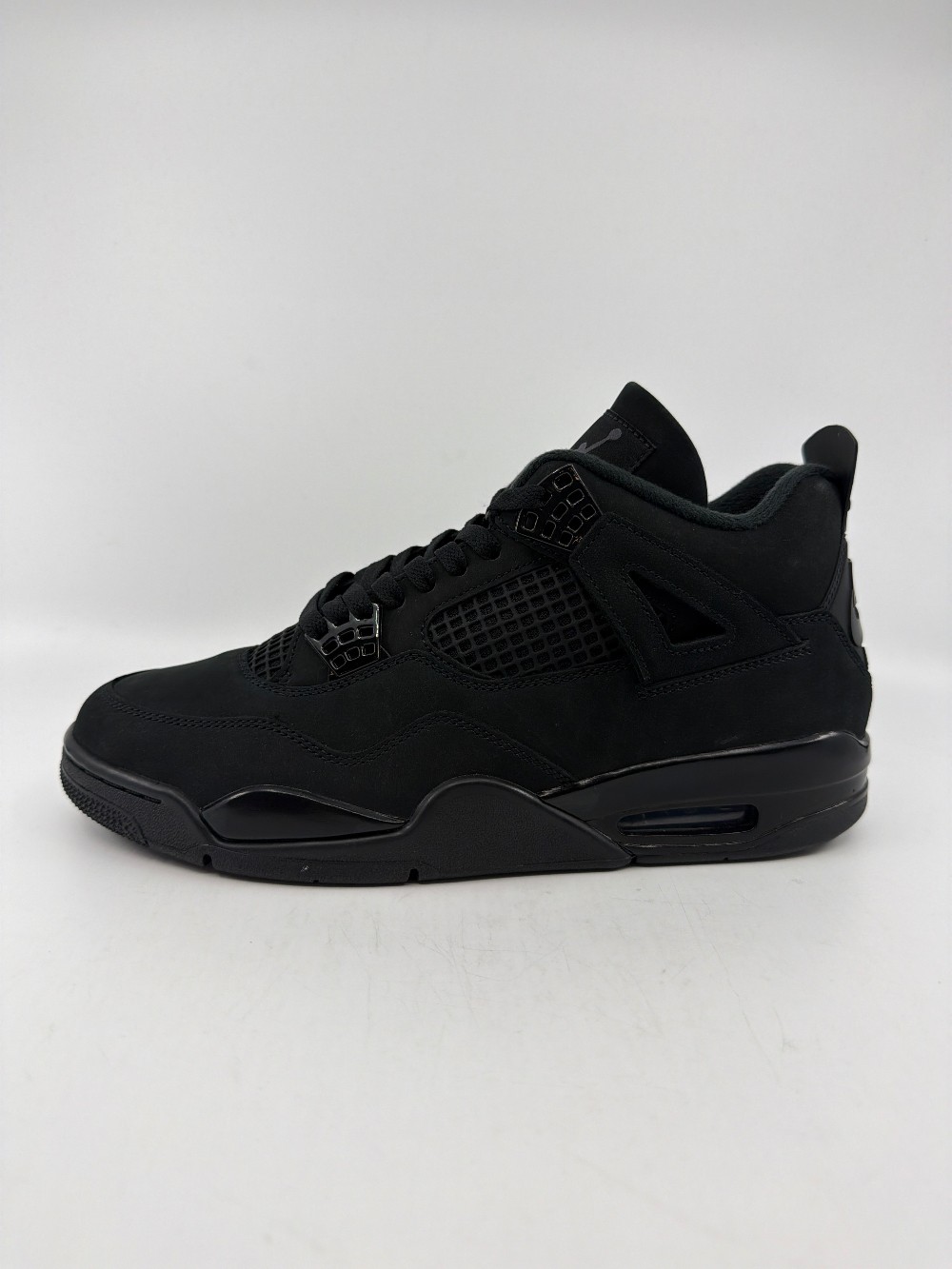 AJ 4 - BLACK CAT (2025)