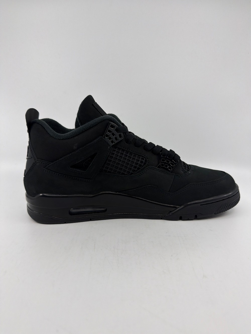 AJ 4 - BLACK CAT (2025)