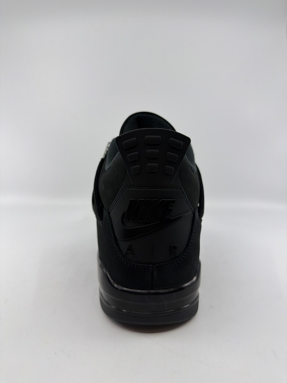 AJ 4 - BLACK CAT (2025)