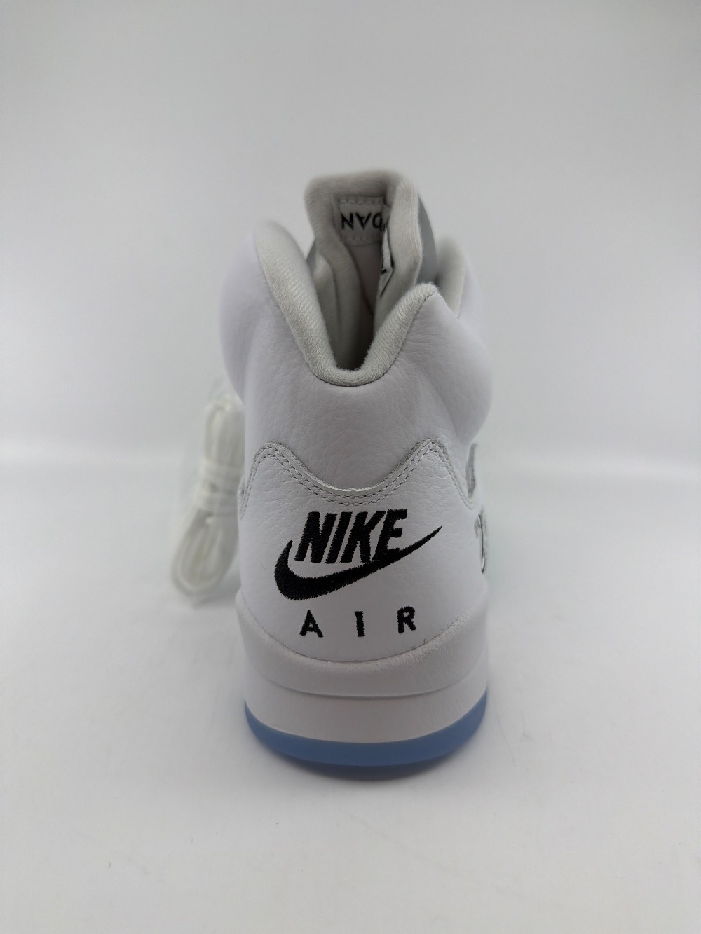 AJ 5 - WHITE METALLIC (2026)
