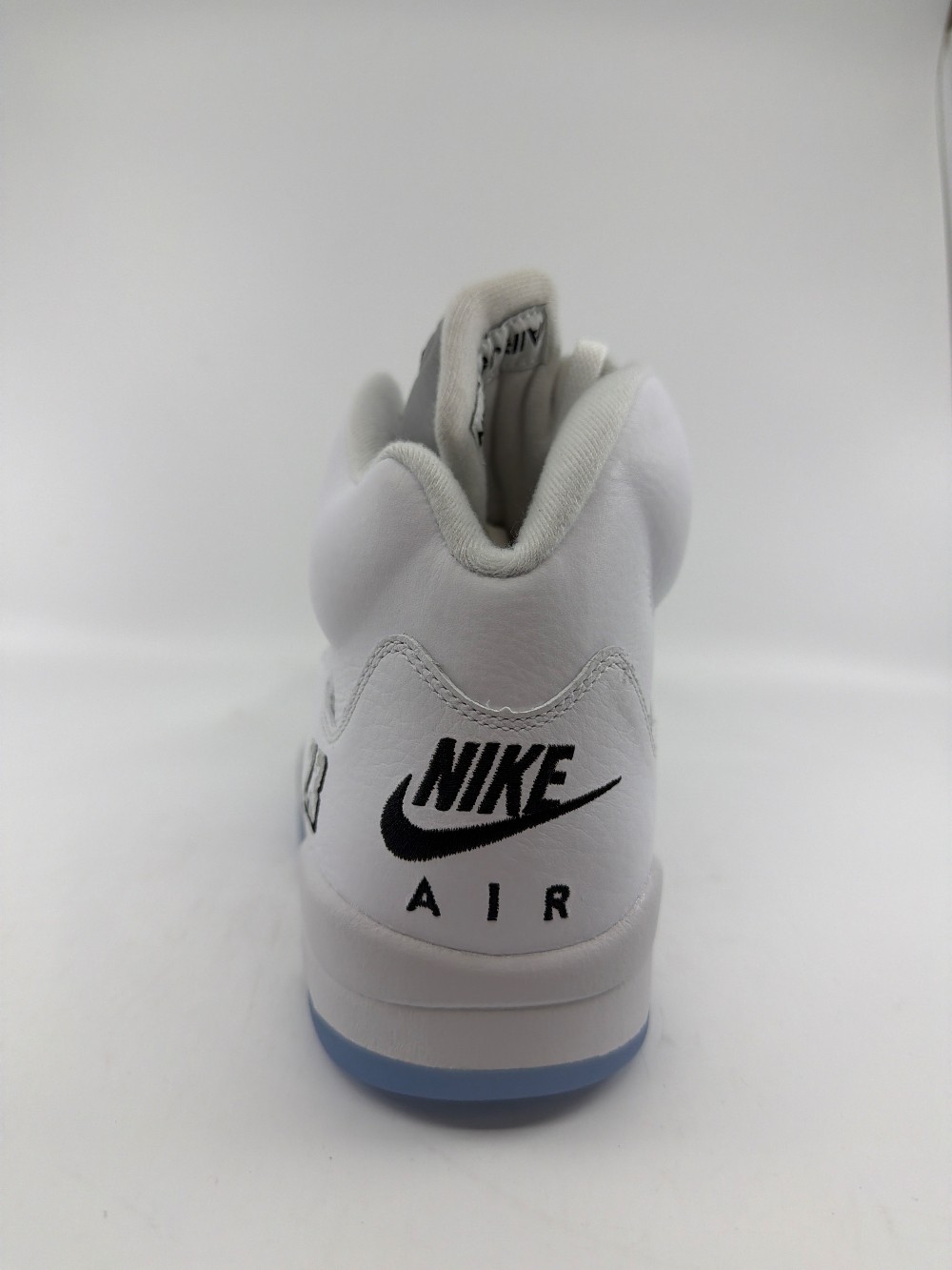 AJ 5 - WHITE METALLIC (2026)