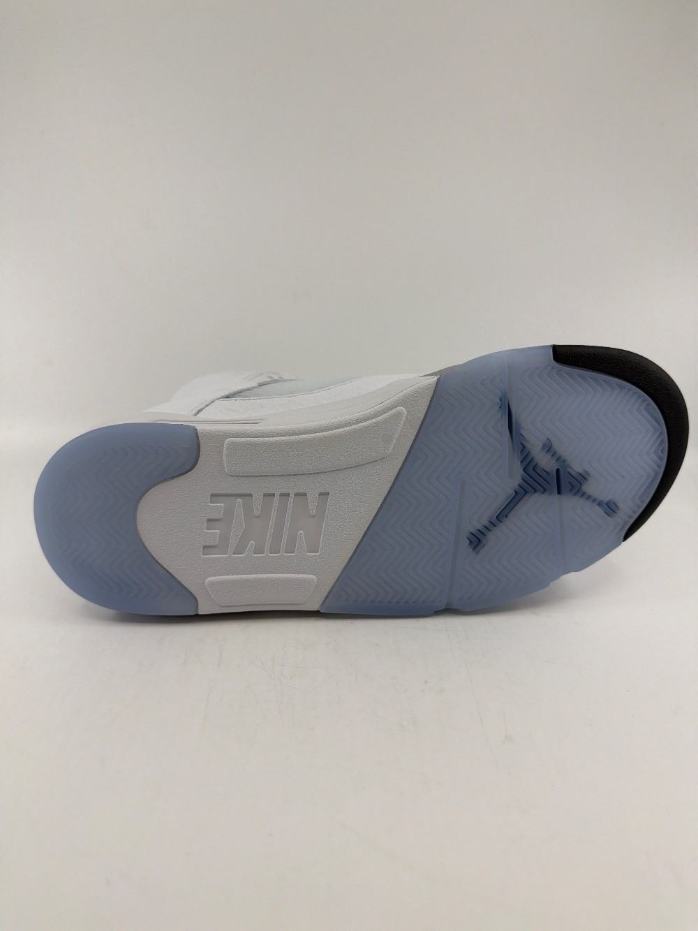 AJ 5 - WHITE METALLIC (2026)