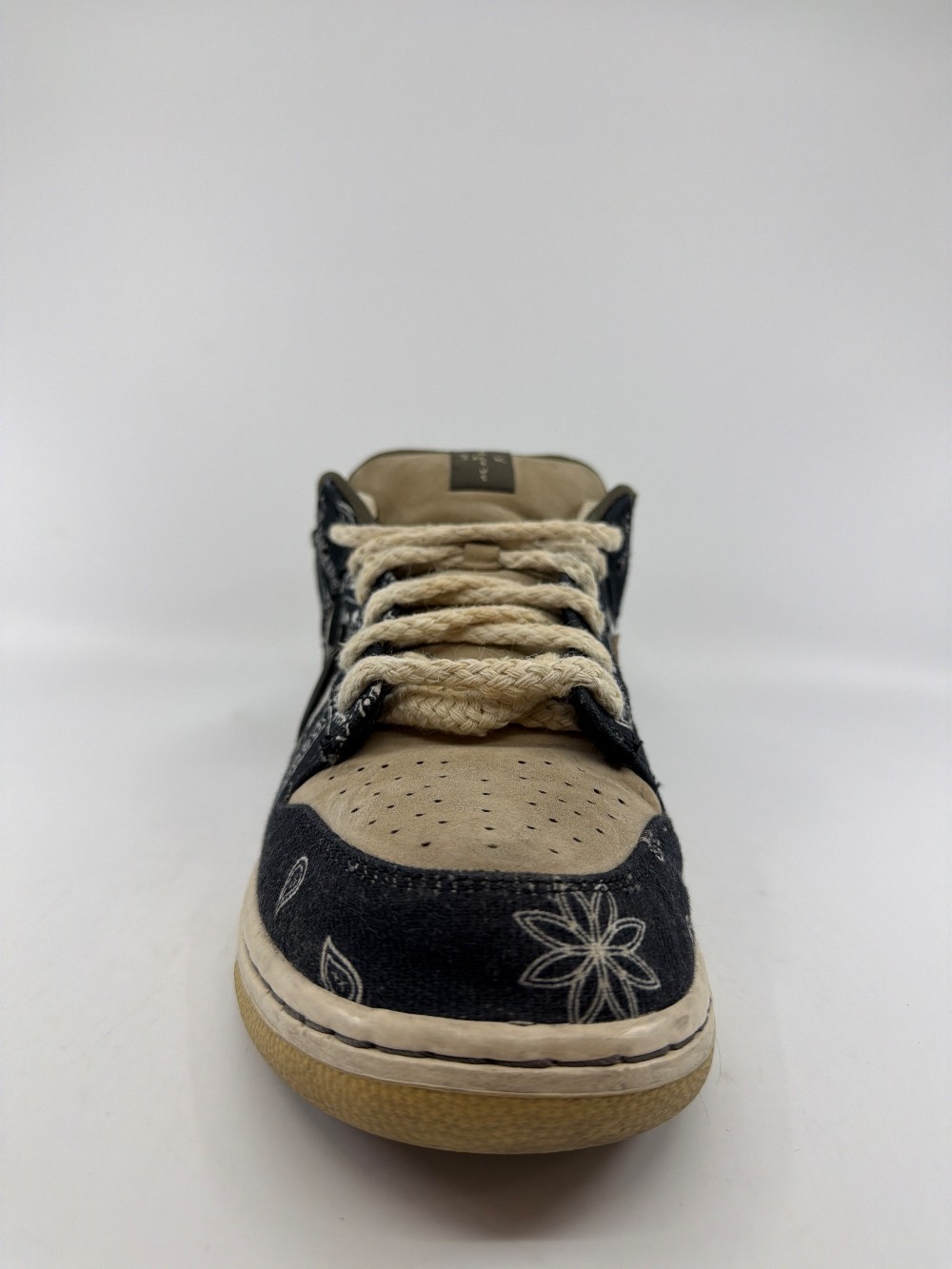 *USED/NO BOX* NIKE SB DUNK LOW - TRAVIS SCOTT