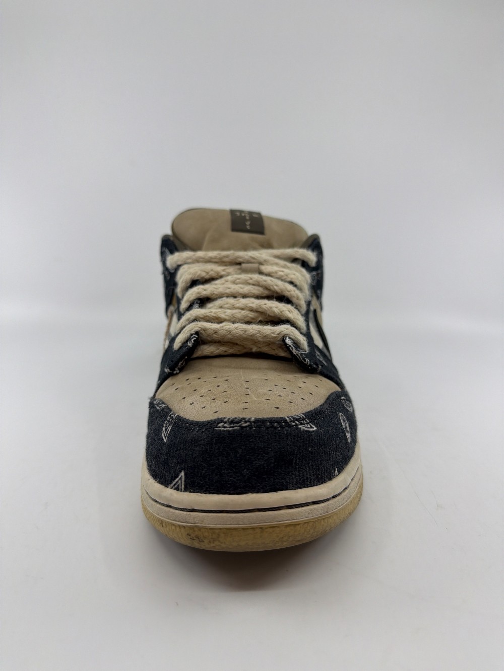 *USED/NO BOX* NIKE SB DUNK LOW - TRAVIS SCOTT