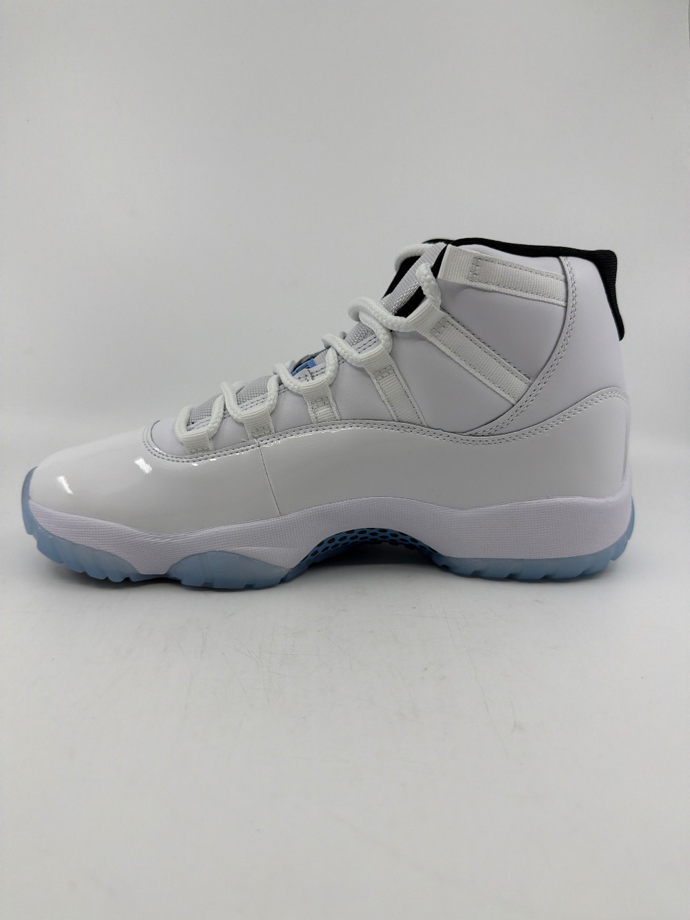 AJ 11 - LEGEND BLUE (2024)
