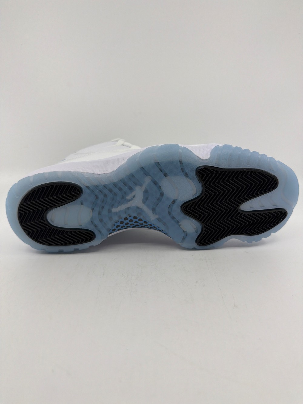 AJ 11 - LEGEND BLUE (2024)