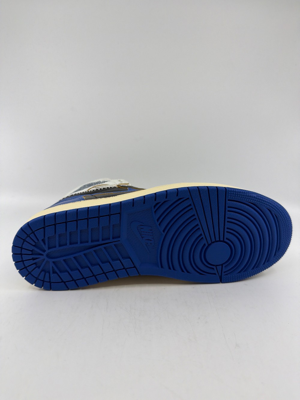 AJ 1 X FRAGMENT X UNION - LA SPORT ROYAL