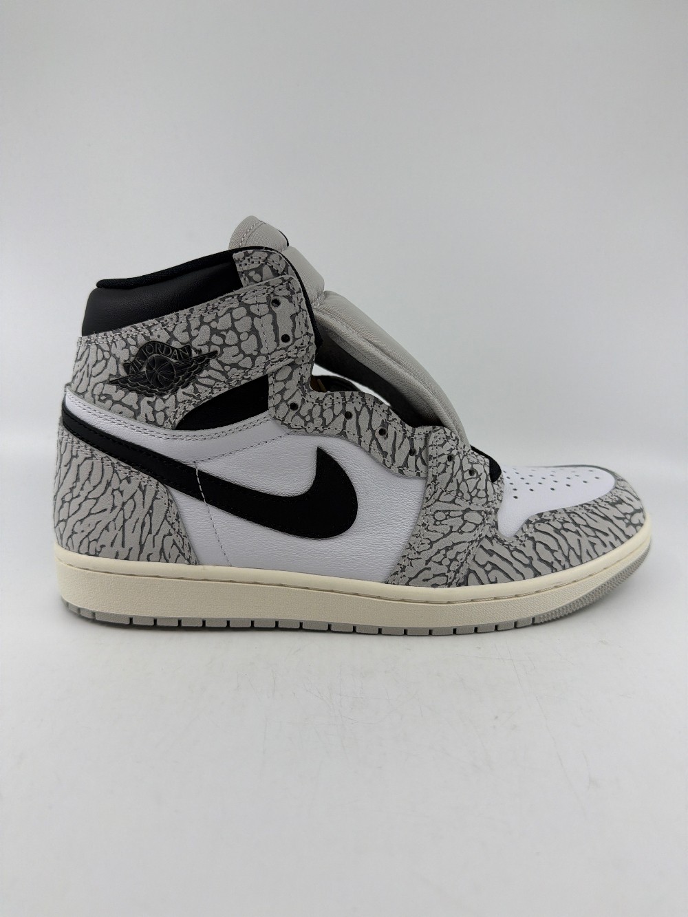 AJ 1 - WHITE CEMENT