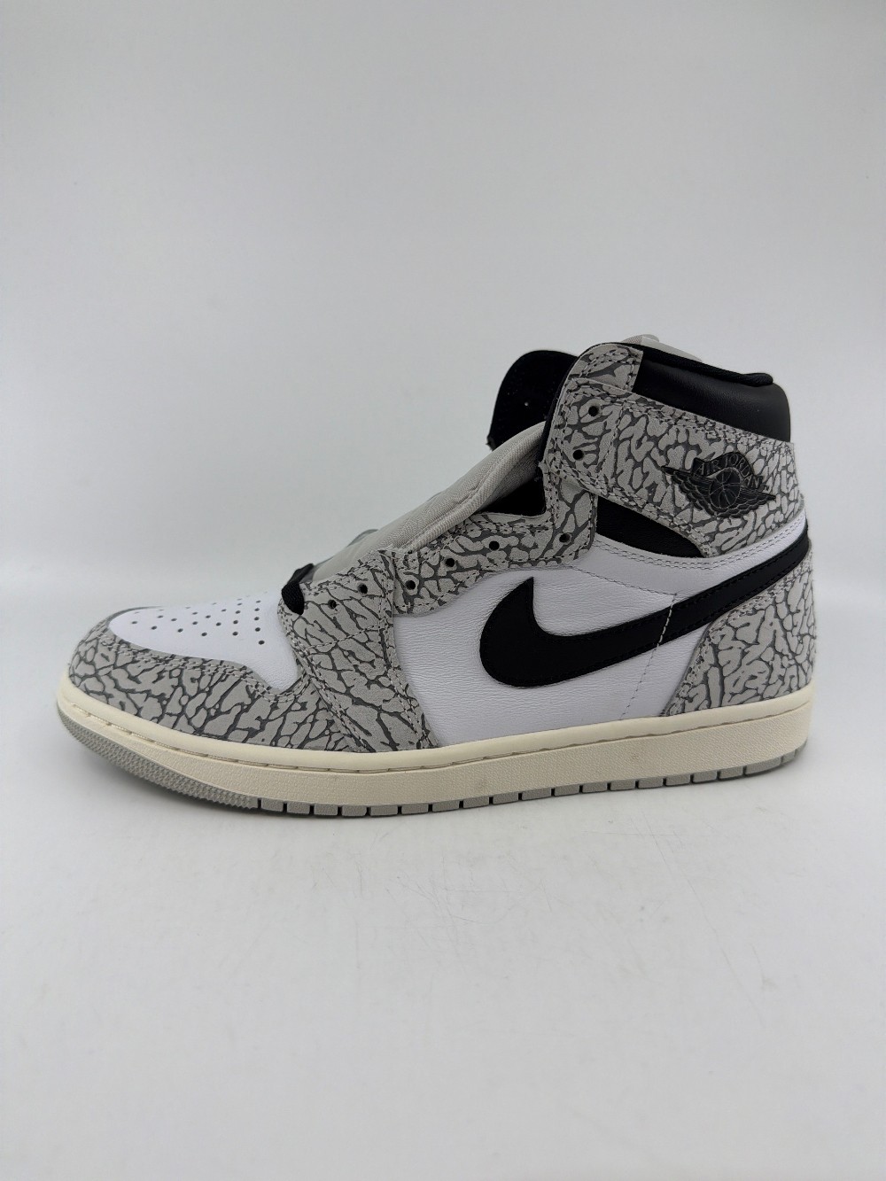 AJ 1 - WHITE CEMENT