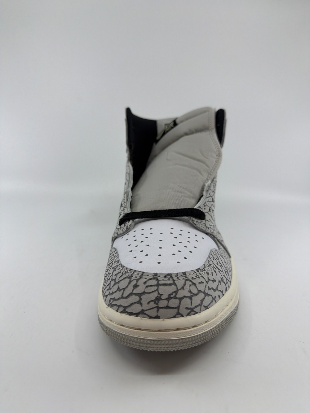 AJ 1 - WHITE CEMENT