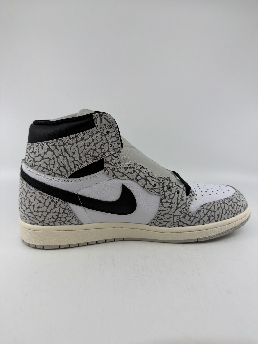 AJ 1 - WHITE CEMENT