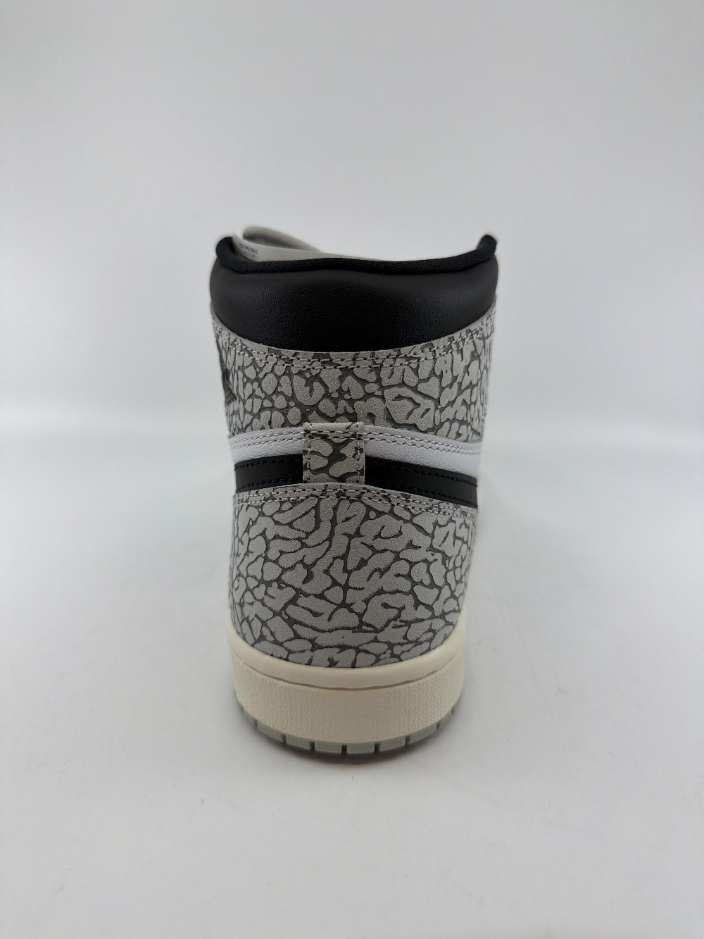 AJ 1 - WHITE CEMENT