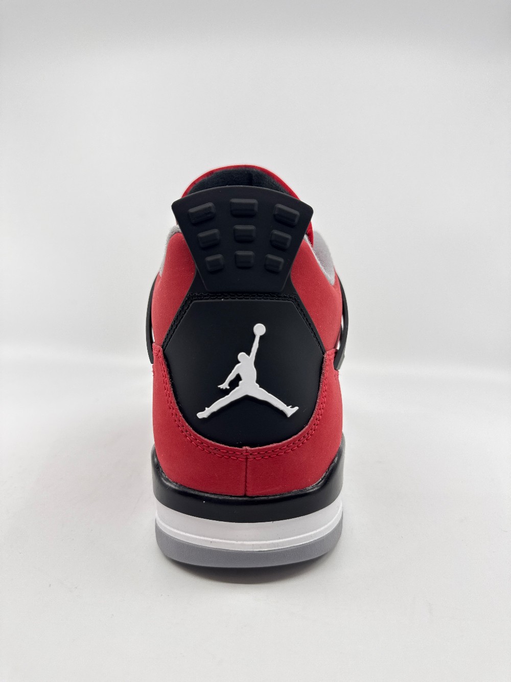 AJ 4 - TORO BRAVO (2026)
