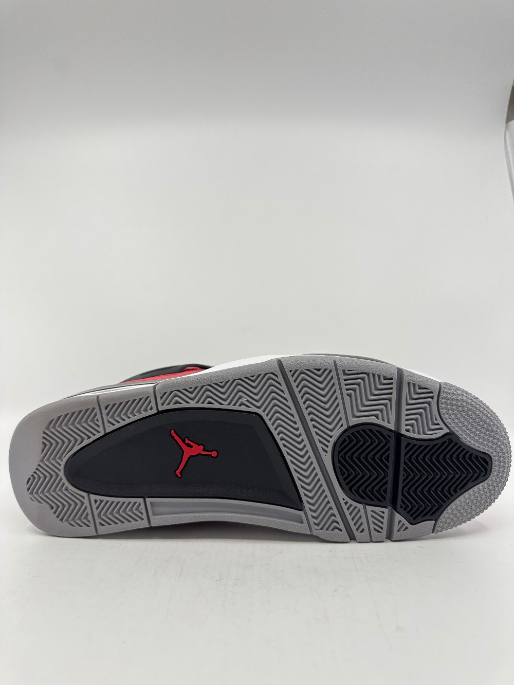 AJ 4 - TORO BRAVO (2026)