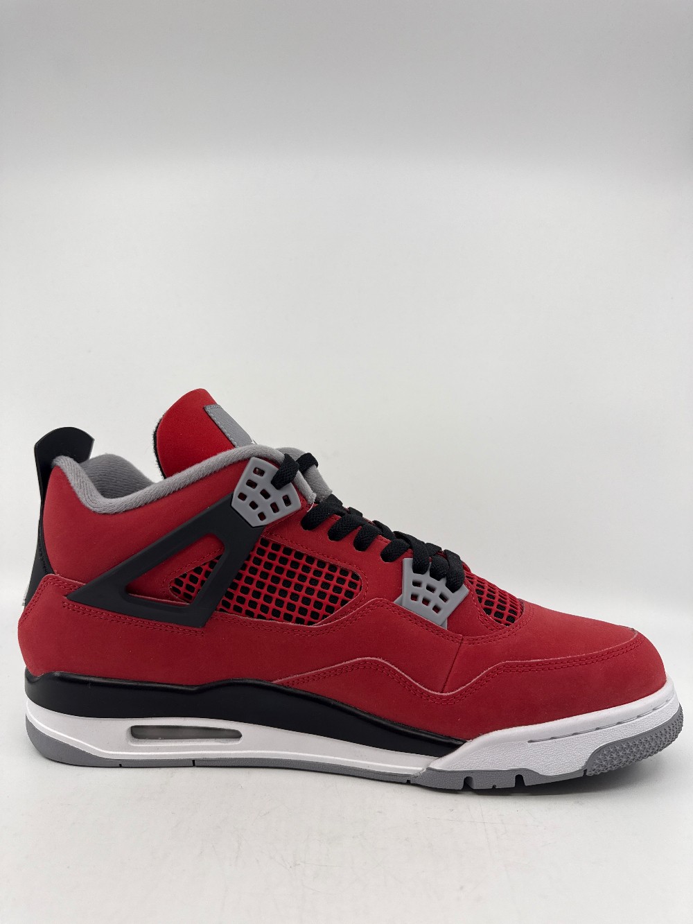 AJ 4 - TORO BRAVO (2026)