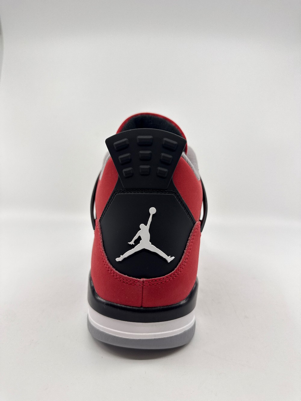 AJ 4 - TORO BRAVO (2026)