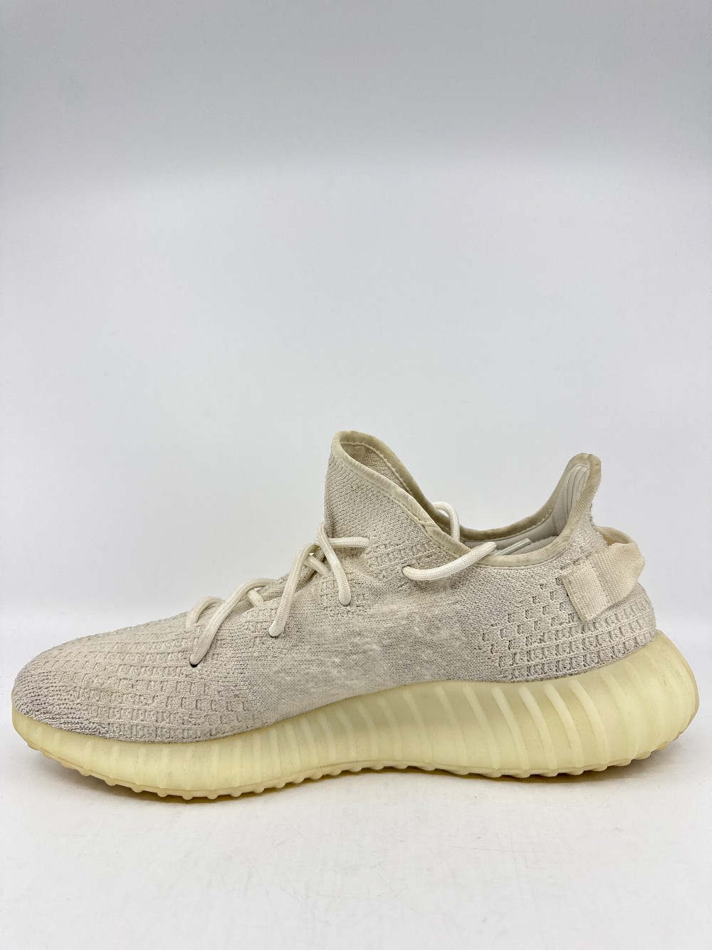 *USED/NO BOX* YEEZY 350 V2 - BONE