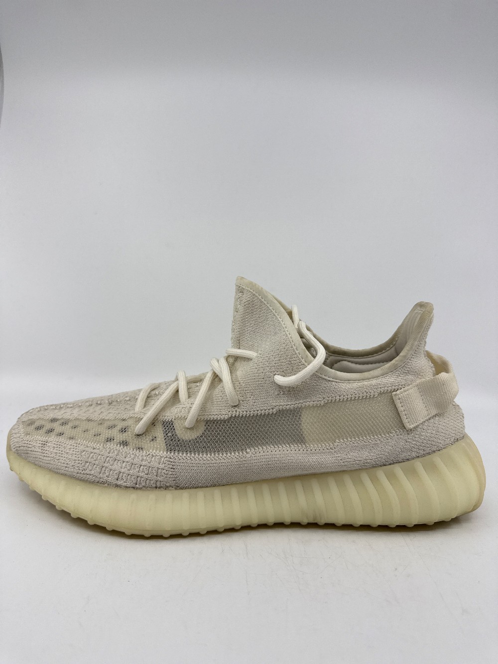 *USED/NO BOX* YEEZY 350 V2 - BONE